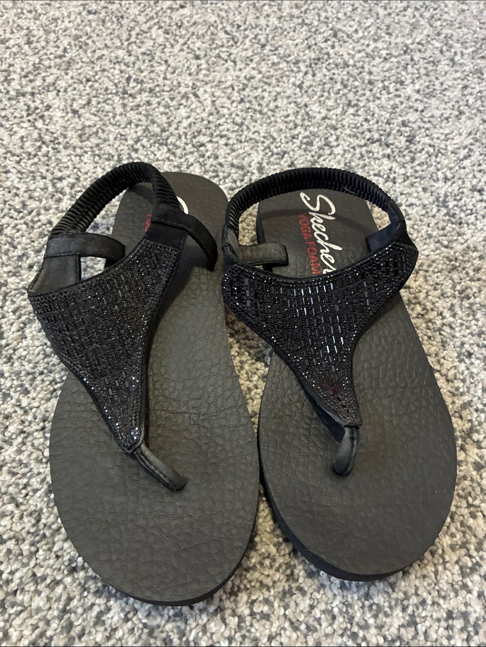 Skechers Black Sparkle Elastic Back Thong Sandals for Women. Size 8.